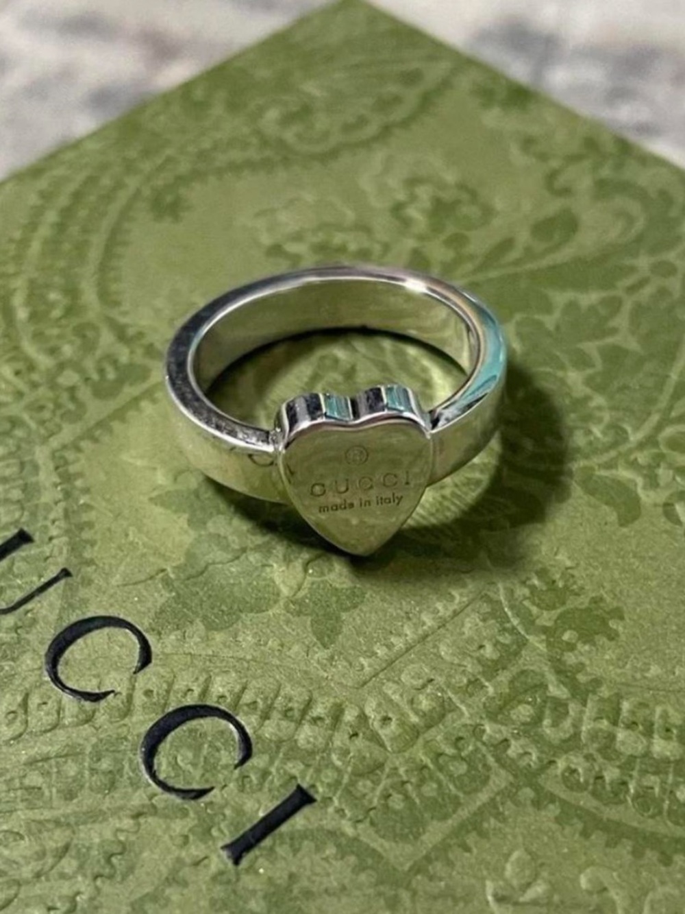 Gucci Silver Heart Signet Ring - Polished Silver Tone